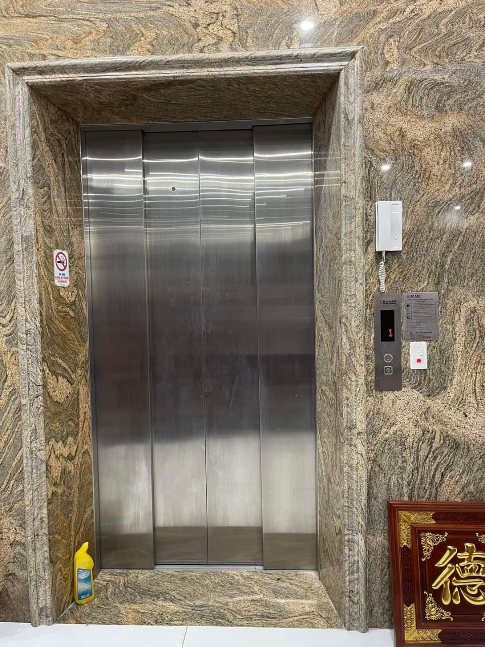 Mình cho thuê nhà lô góc, mới, Nam Trung Yên; vỉa hè 97m2* 5T- 31 Tr - Ảnh chính